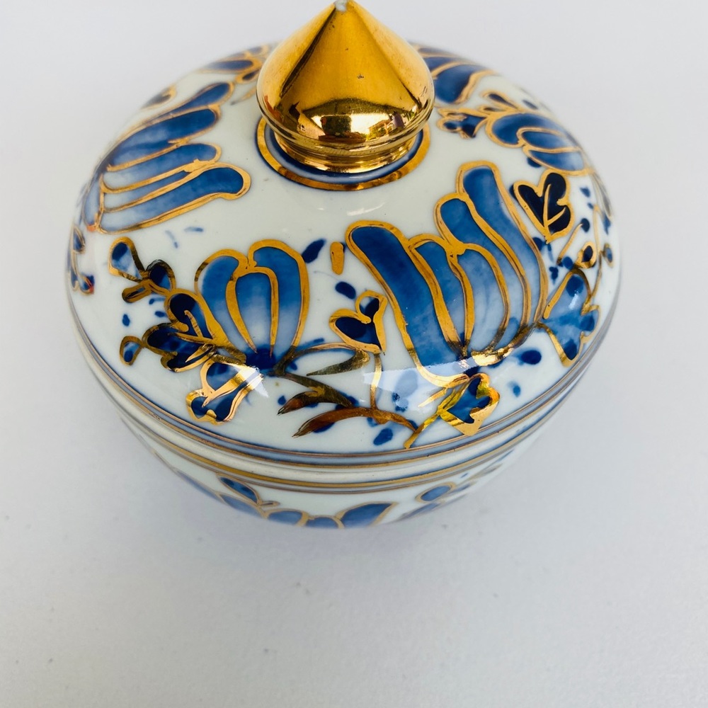 Vintage Porcelain Hand Painted jewerly box - Picture 1 of 7